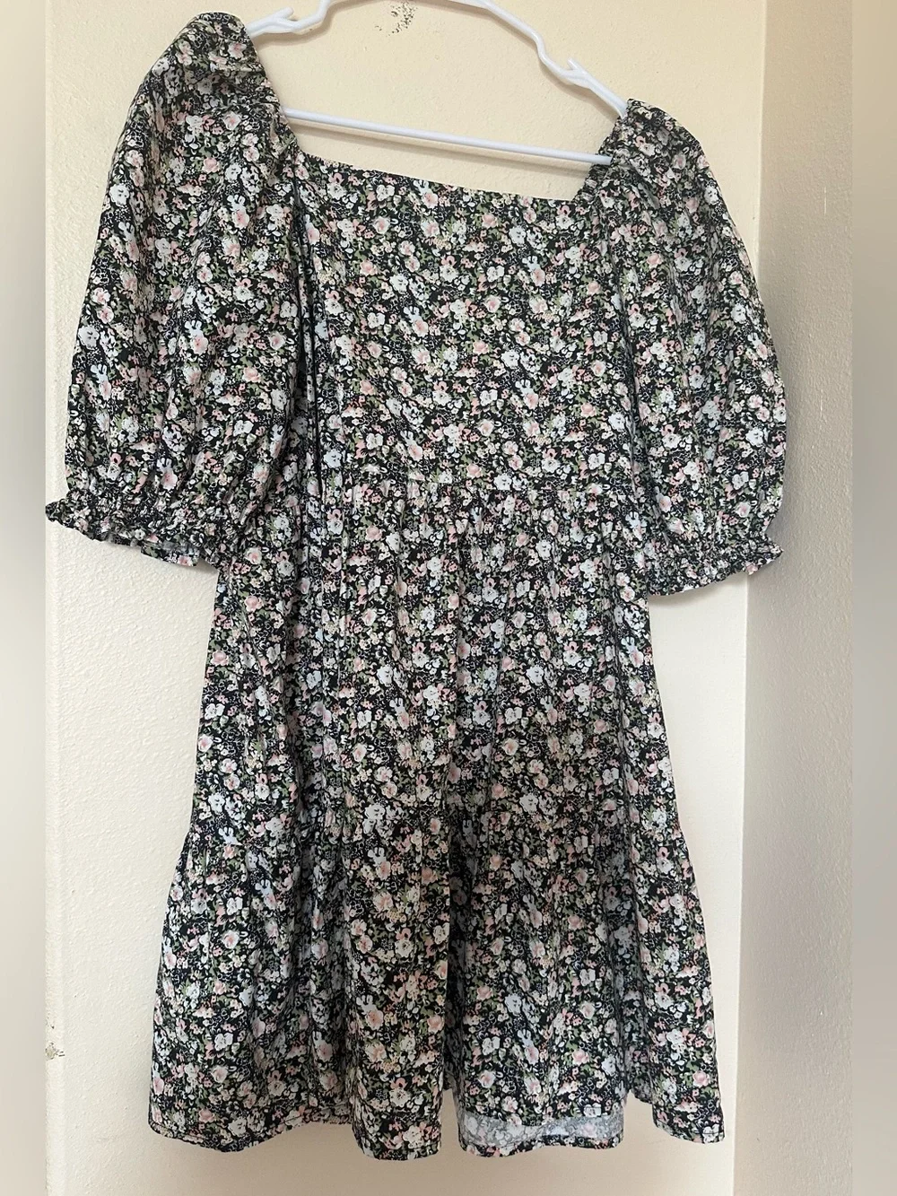 Levi's Green Floral Puff-Sleeve knee Length Women Dress SZ  M - Picture 2 of 5